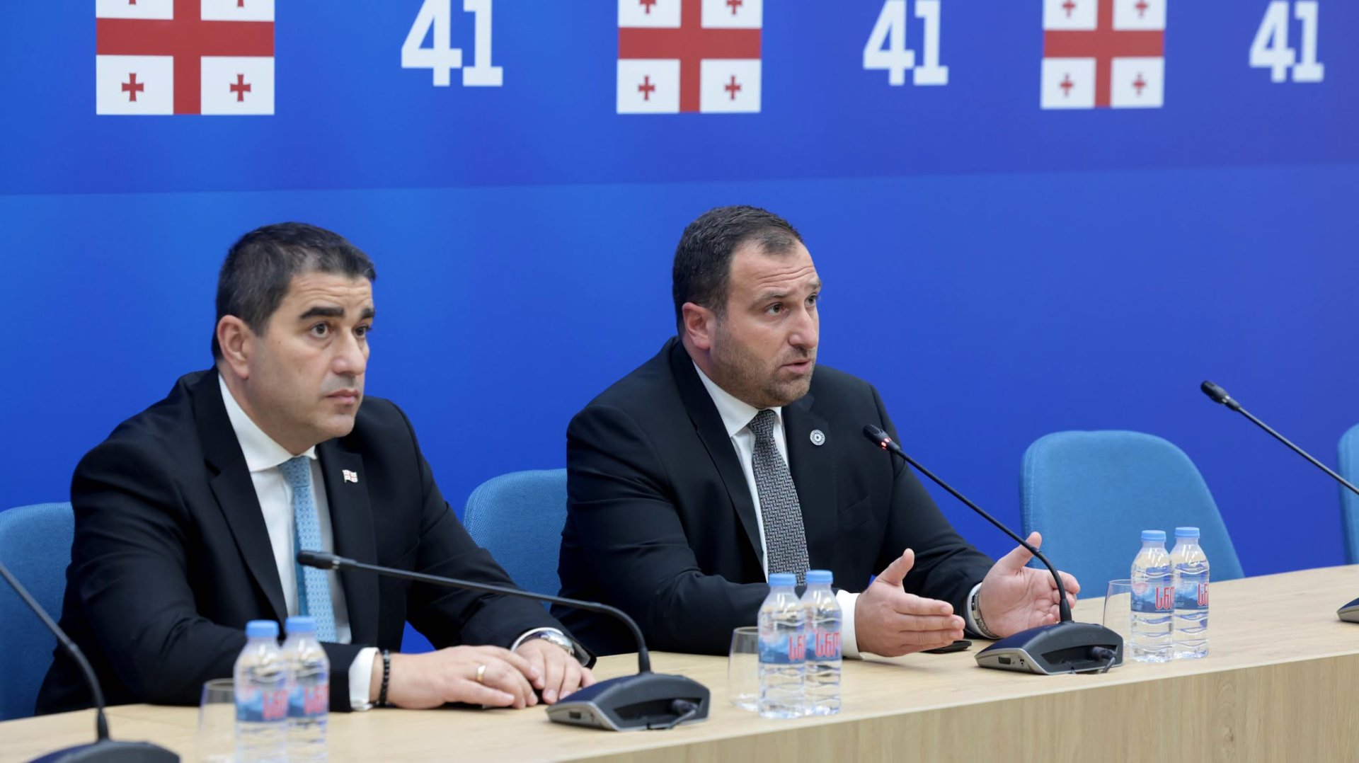 „ქართული ოცნების“ გორგასლის ოფისში საპარლამენტო უმრავლესობის სხდომა გაიმართა