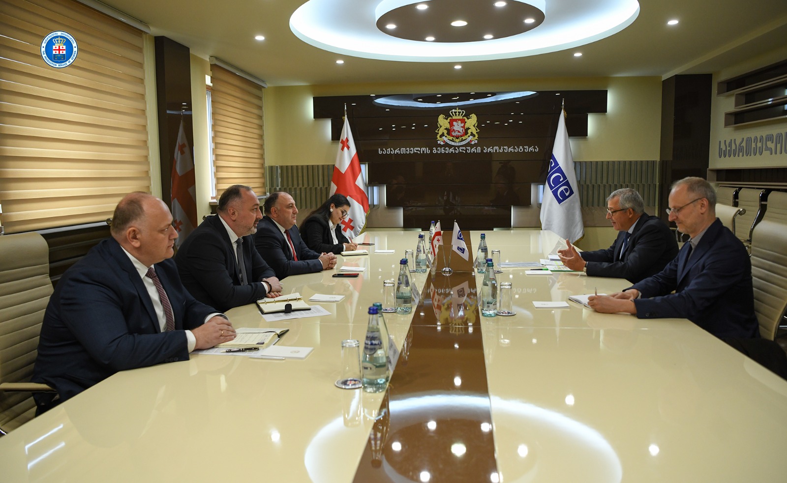 საქართველოს გენერალური პროკურორი გიორგი გვარაკიძე სამხრეთ კავკასიაში ეუთოს სპეციალური წარმომადგენელს, ელჩ კრისტოფ შპეტს შეხვდა
