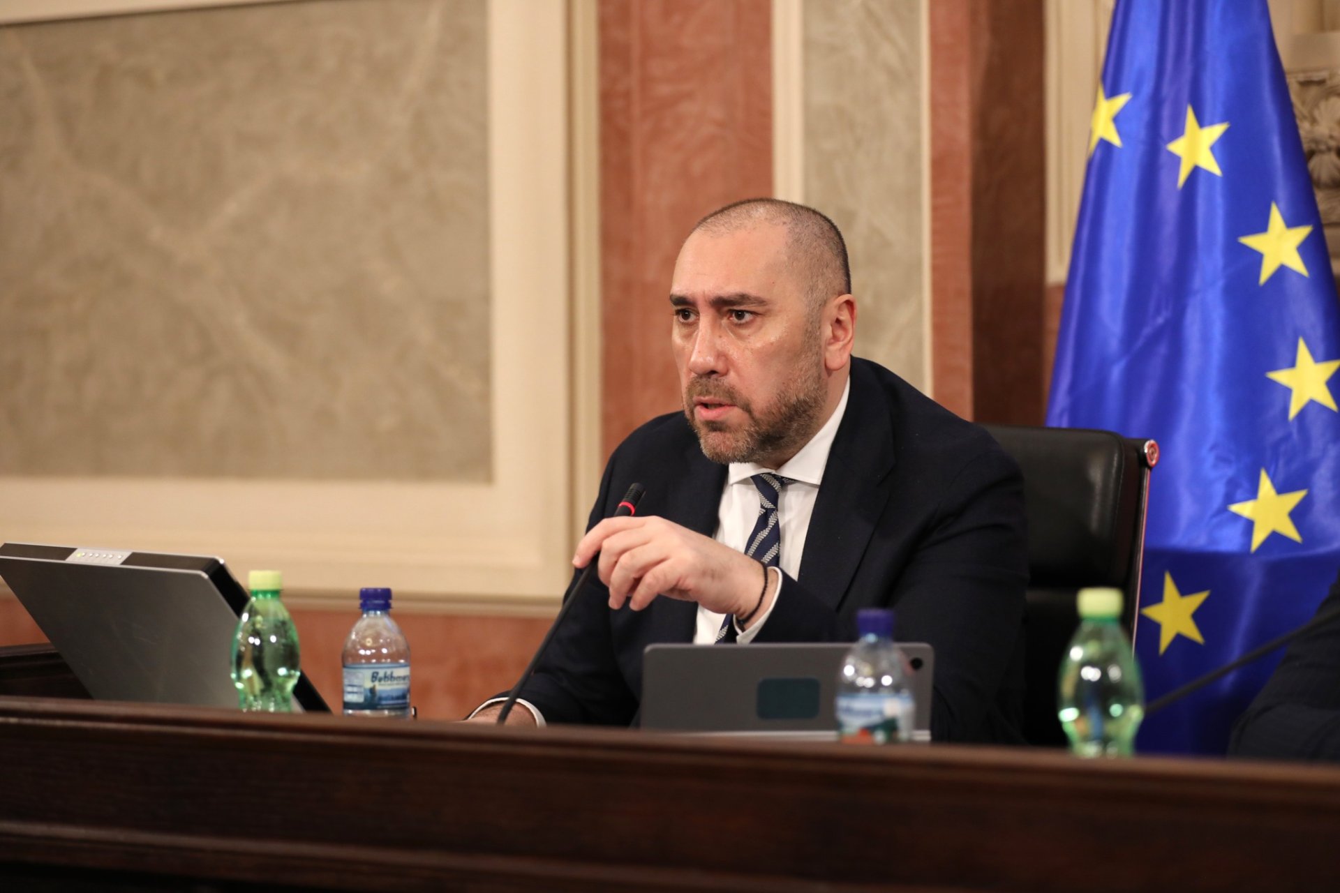 ზურაბ აბაშიძე: ჩატარებული კვლევებით დადასტურდა, რომ საბავშვო ბაღებიდან აღებულ სურსათის ნიმუშებში დარღვევა არ გამოვლენილა. ეს კიდევ ერთხელ აჩვენებს, თუ რამდენად მნიშვნელოვანია ასეთი სენსიტიური საკითხების ნაადრევი შეფასებებისგან თავი შევიკავოთ