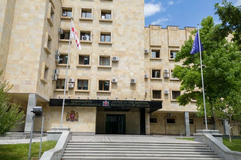 პროკურატურის მიერ წარდგენილი მტკიცებულებების საფუძველზე განსაკუთრებით დიდი ოდენობით ნარკოტიკული საშუალების უკანონო შეძენის, შენახვისა და რეალიზაციის ხელშეწყობის ფაქტებზე ბრალდებულს, 18 წლით თავისუფლების აღკვეთა მიესაჯა