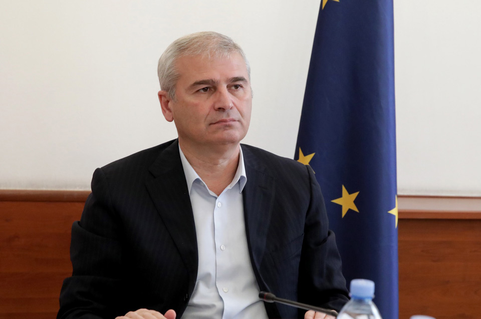 ირაკლი ქადაგიშვილი ევროკომისიის პრესსპიკერის განცხადებაზე: მათი განცხადებები ემსახურება კანონის აღსრულებაში უხეშ ჩარევას და ზეწოლის განხორიციელებას, რაც მიუღებელია
