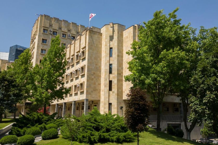 პროკურატურის მიერ წარდგენილი მტკიცებულებების საფუძველზე 844 755 ლარის თაღლითურად დაუფლების ფაქტზე ბრალდებული სასამართლომ დამნაშავედ ცნო