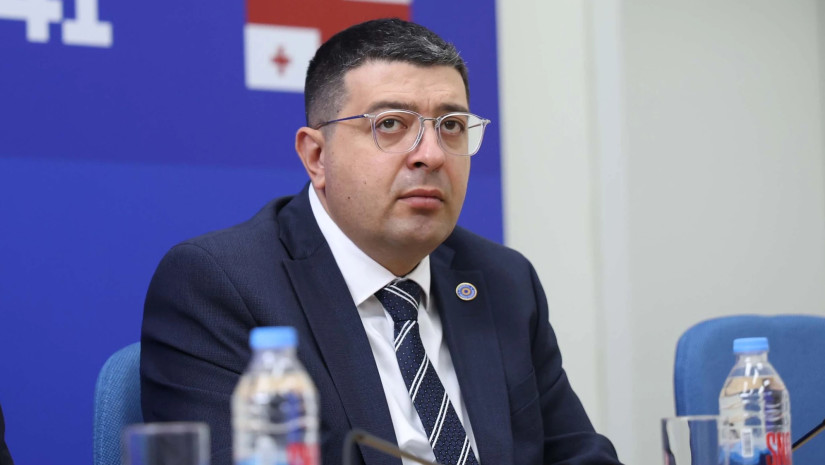 დიმიტრი სამხარაძე: ოპოზიცია საკუთარ ხალხთან ვერ მიდის საშველად და ბრიტანეთის, გერმანიისა და საფრანგეთის ელჩებს ეჩოქება, გვიშველეთო. ასეთი აშკარად დაფიქსირებული მონური ქცევით მანდვე მთავრდება ამათი შენიღბული, ვითომ ქართველი ხალხისადმი პატივისცემა