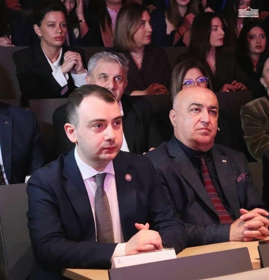 გიორგი ჩაკვეტაძე და ზაზა ლომინაძე ქუთაისის საერთაშორისო უნივერსიტეტის 2026 წლის კურსდამთავრებულთა გამოსაშვებ ღონისძიებას დაესწრნენ