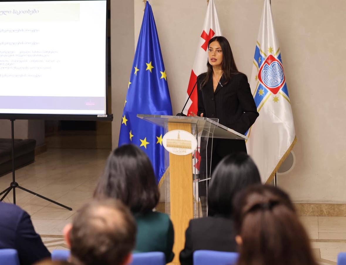 იურიდიულ საკითხთა და ადამიანის უფლებათა დაცვის კომისიის თავმჯდომარემ ნინო ვარდოსანიძემ ერთი წლის მუშაობის ანგარიში წარმოადგინა