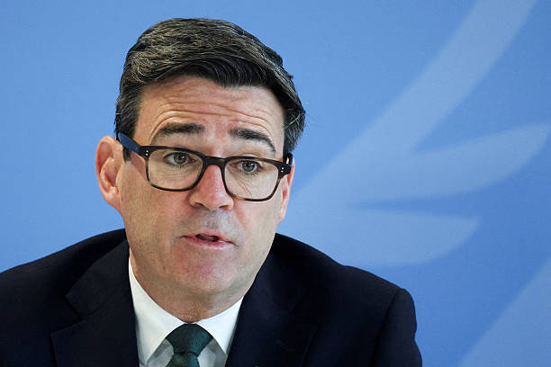 BBC: ბრიტანელი პრემიერი მოსახლეობას სასმელი წყლისა და დაკონსერვებული საკვების მომარაგებისკენ მოუწოდებს