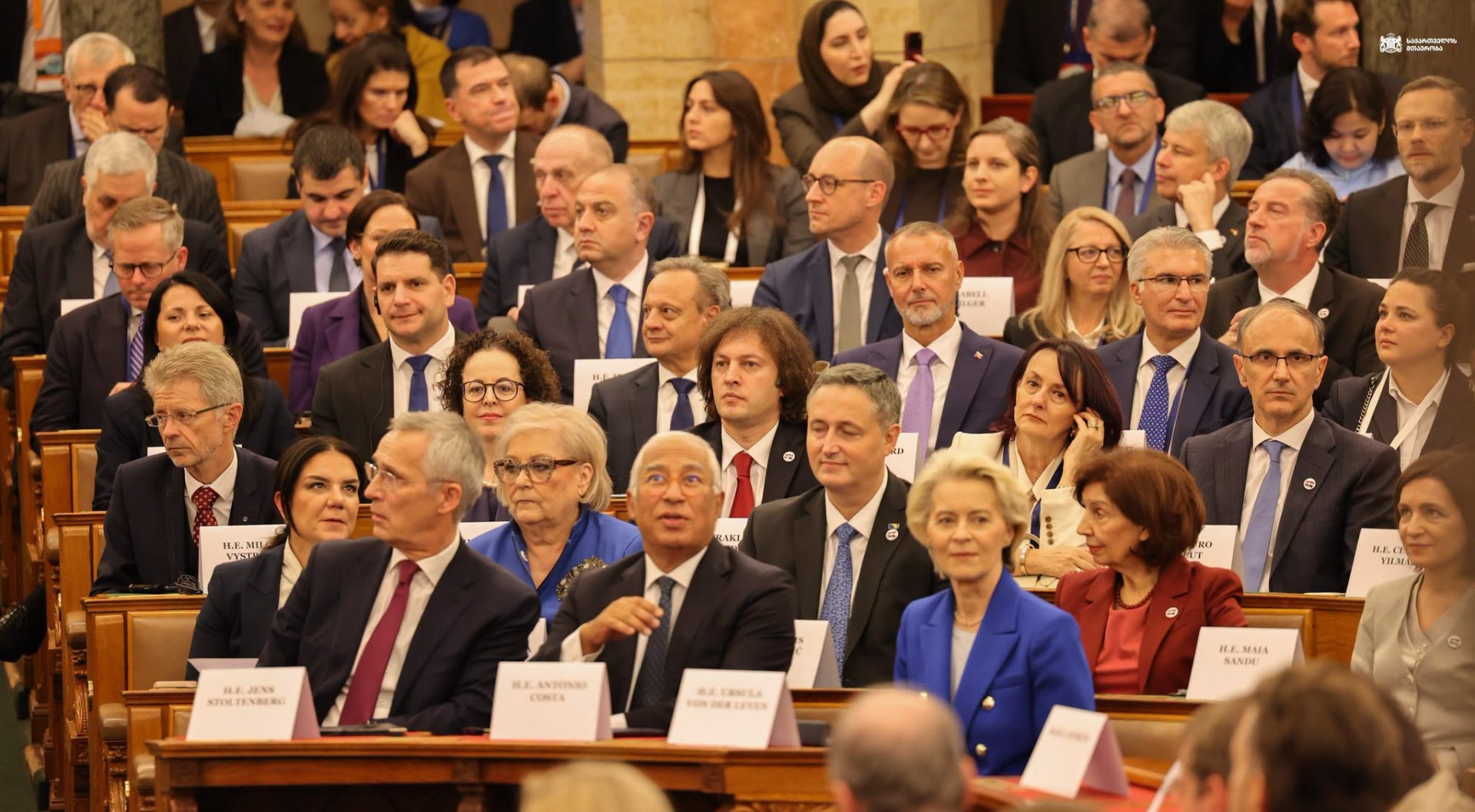 საქართველოს პრემიერ-მინისტრი ირაკლი კობახიძე, უნგრეთის პრემიერ-მინისტრის, პიტერ მადიარის მიწვევით, ბუდაპეშტში უნგრეთის რევოლუციის 70 წლის საიუბილეო ღონისძიებებს დაესწრო