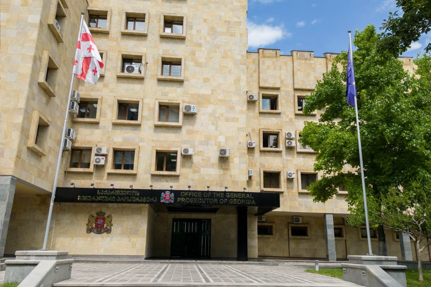 პროკურატურის მიერ წარდგენილი მტკიცებულებების საფუძველზე, დამამძიმებელ გარემოებებში ჩადენილი განზრახ მკვლელობის ფაქტზე ორ ბრალდებულს უვადო თავისუფლების აღკვეთა მიესაჯა