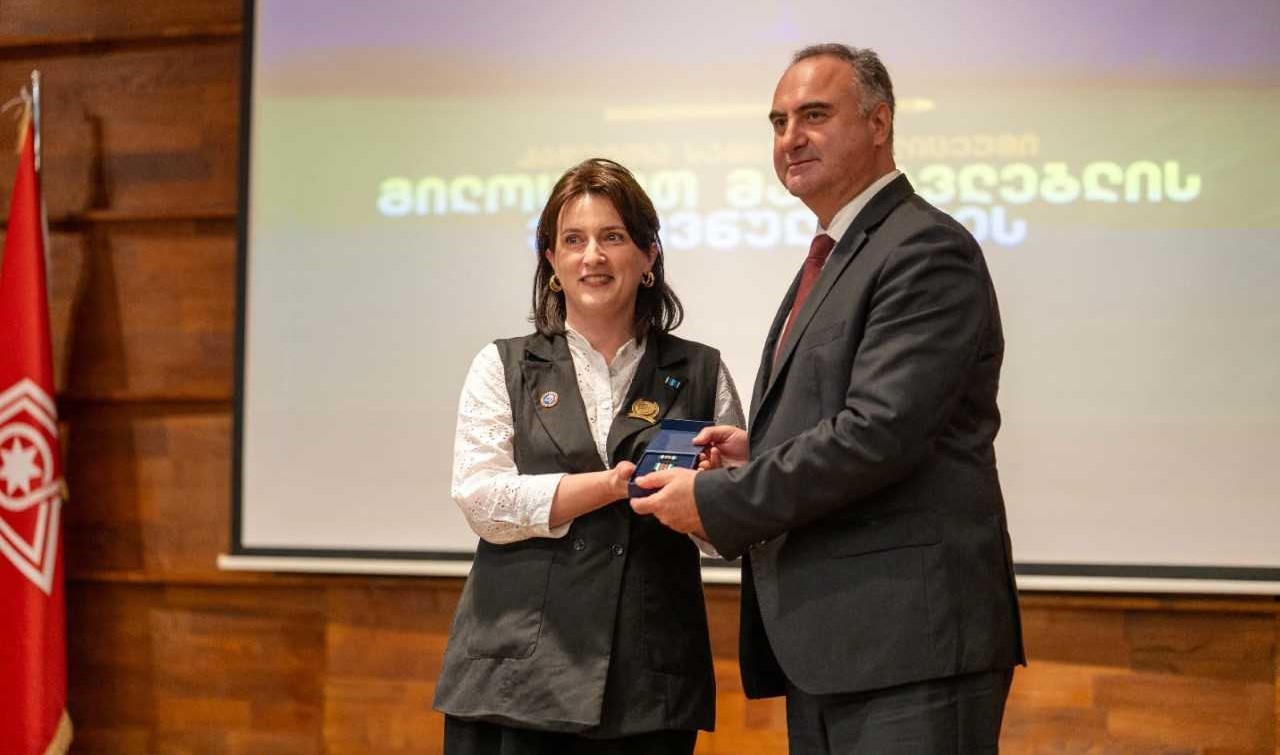 საქართველოს თავდაცვის ძალების გენერალ გიორგი კვინიტაძის სახელობის კადეტთა სამხედრო სკოლაში მასწავლებლის ეროვნული დღისადმი მიძღვნილი ღონისძიება გაიმართა
