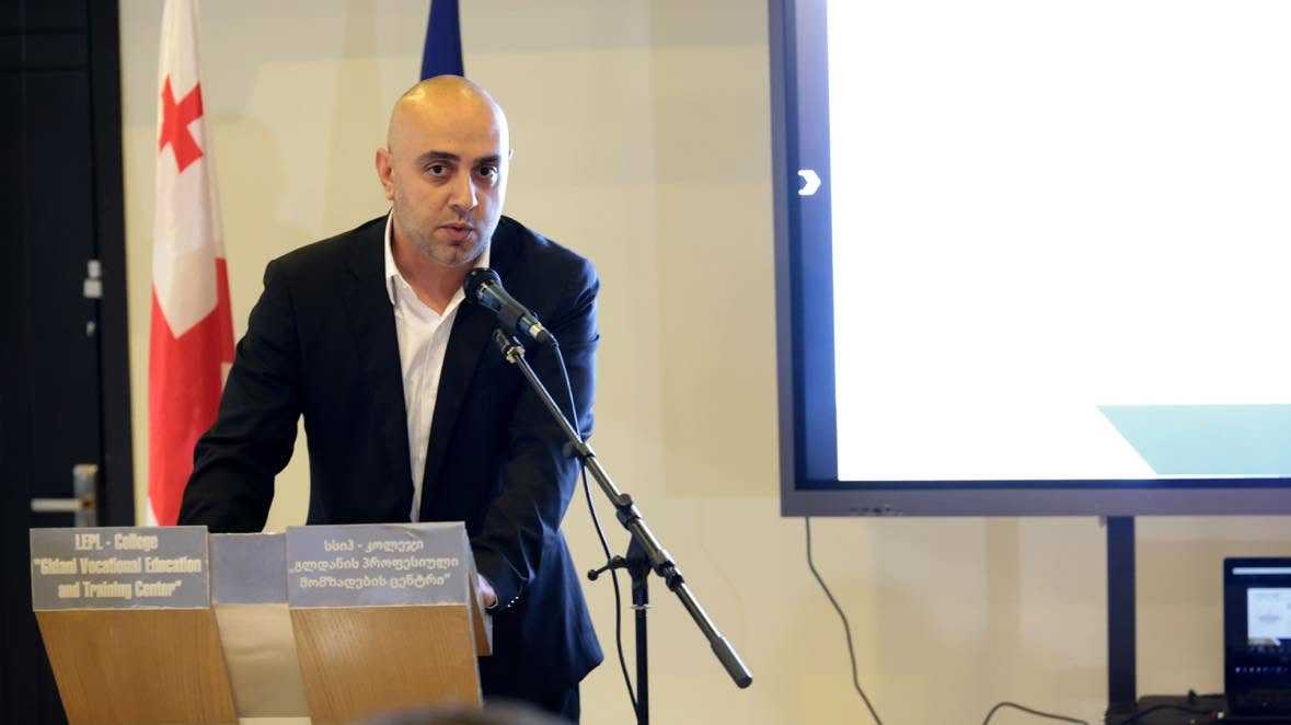 მიხეილ რეხვიაშვილმა 2025-2026 წლებში გაწეული საქმიანობის შესახებ ანგარიშის წარდგენისას დეტალურად ისაუბრა ბინათმესაკუთრეთა ამხანაგობის განვითარების ხელშეწყობის პროგრამის ფარგლებში განხორციელებულ პროექტებზე