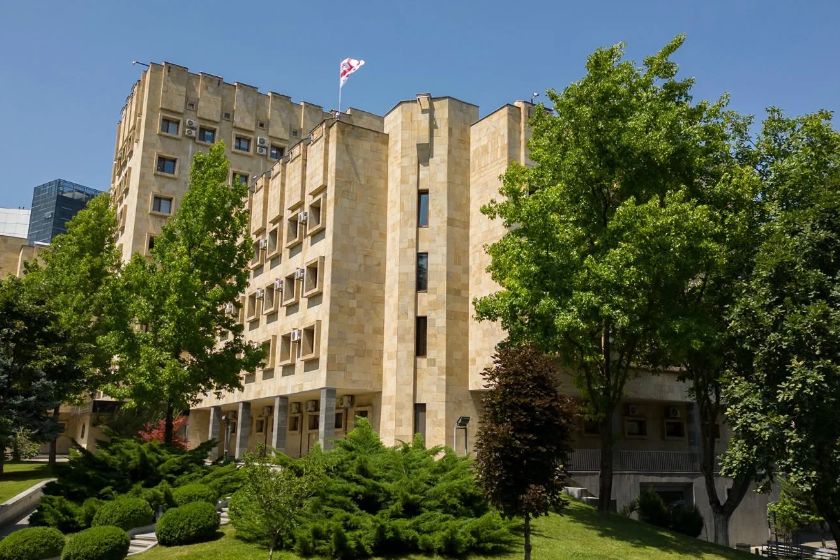პროკურატურამ თანხის თაღლითურად დაუფლების ფაქტზე ადვოკატს ბრალდება წარუდგინა