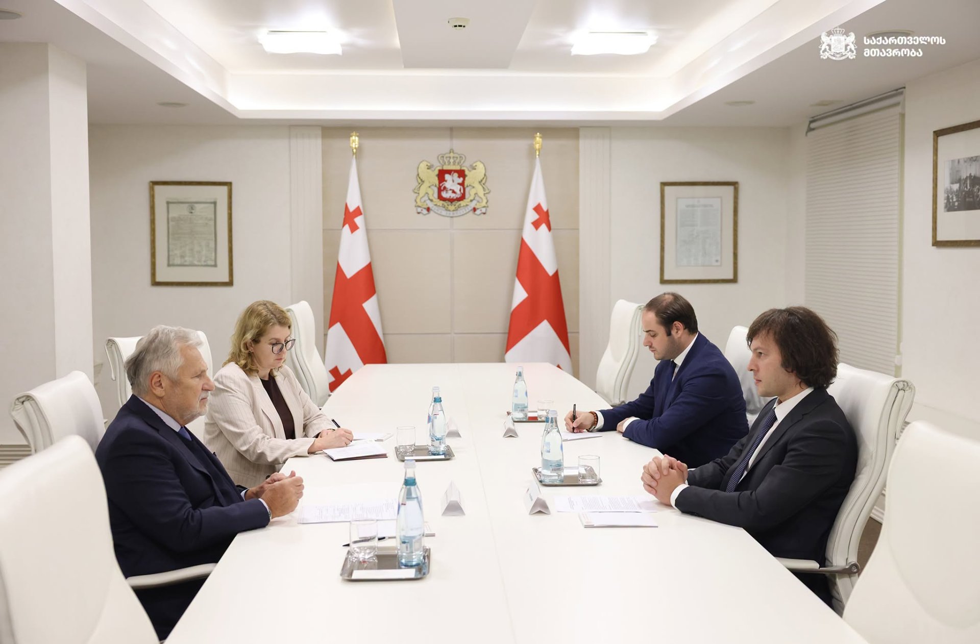ირაკლი კობახიძე აღმოსავლეთ და ცენტრალური ევროპისა და ცენტრალური აზიის ნარკოპოლიტიკის კომისიის თავმჯდომარეს, პოლონეთის ყოფილ პრეზიდენტს, ალექსანდერ კვაშნიევსკის შეხვდა