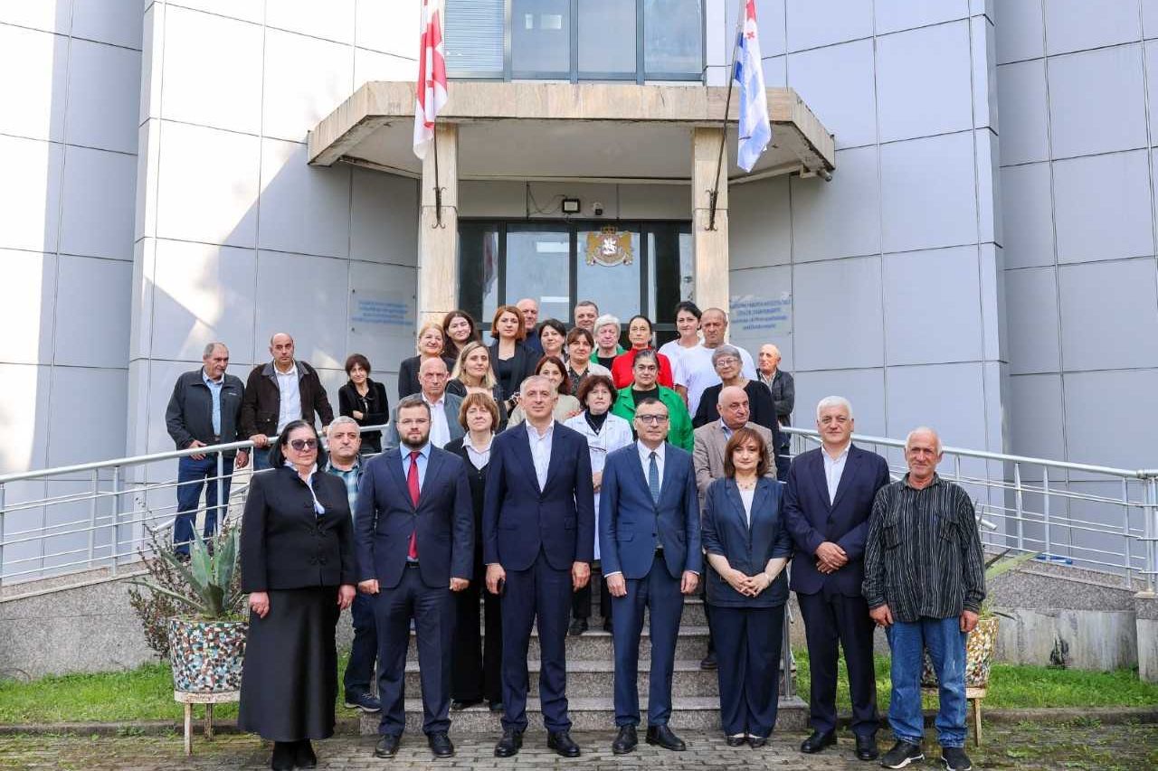 აჭარის მთავრობის თავმჯდომარე ზურაბ პატარაძე ბსუ-ს ფიტოპათოლოგიისა და ბიომრავალფეროვნების ინსტიტუტის საქმიანობას გაეცნო