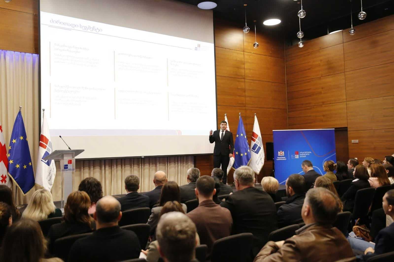 საჯარო და კერძო სექტორის წარმომადგენლებს განახლებული არასააღსრულებო სერვისები წარუდგინეს